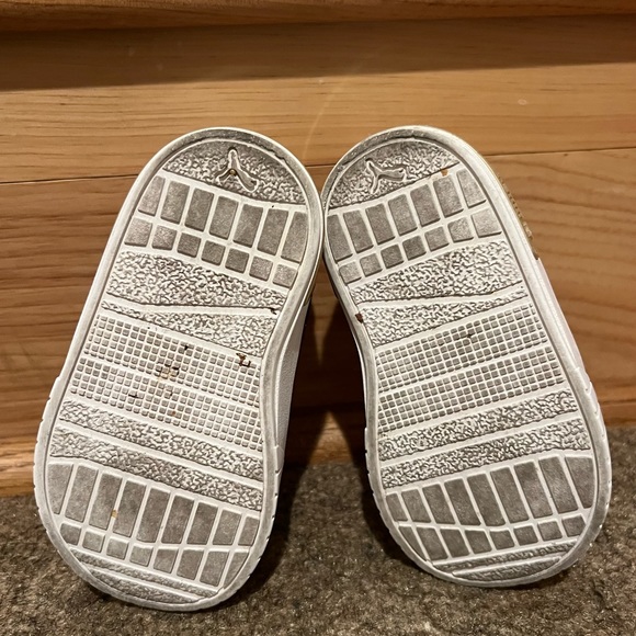 Puma Wonder Woman Sneakers - Picture 6 of 6